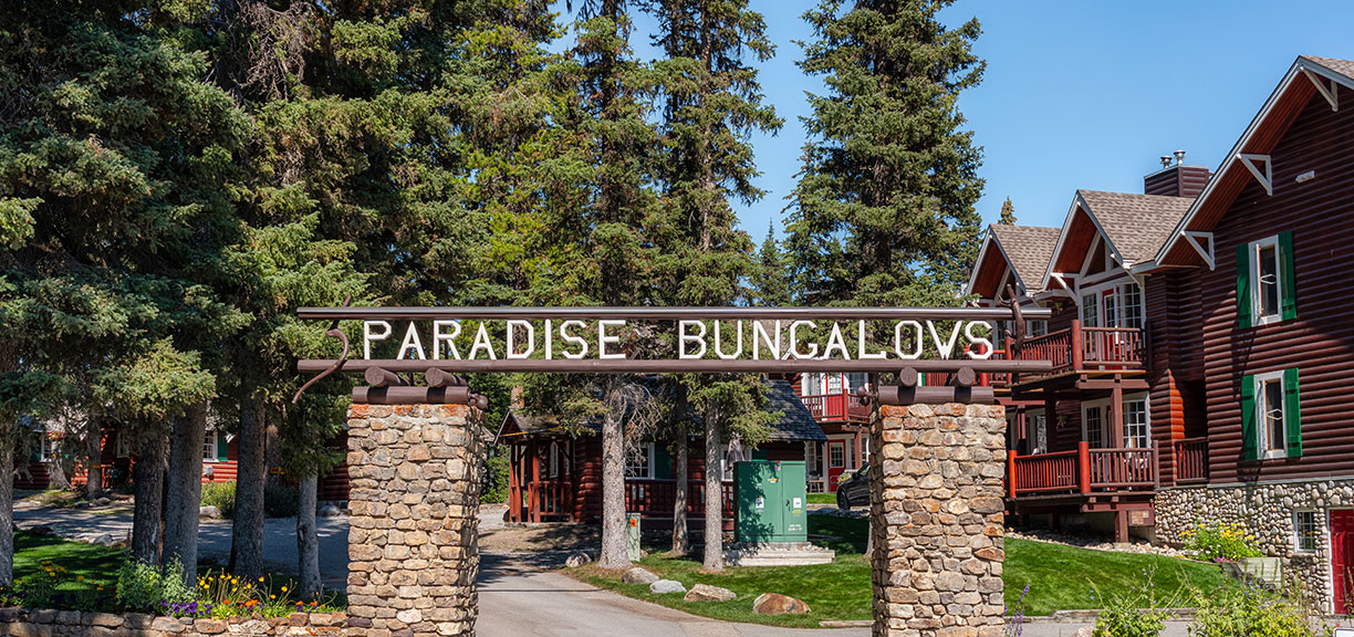 Entrance to Paradise Lodge and Bungalows